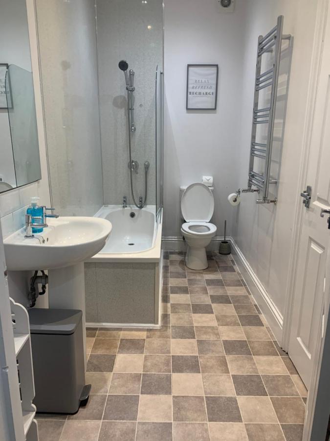 Gateshead Serviced Apartment Ideal For Contractors And Vacationing Bagian luar foto